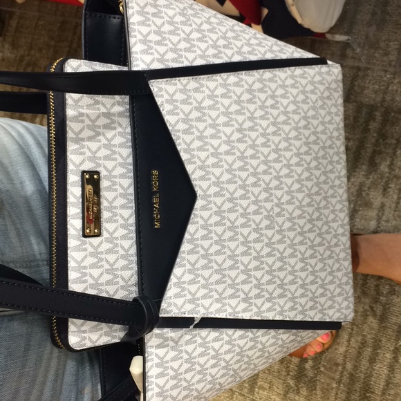 Michael kors purse and wallet set - Picture 3 of 7